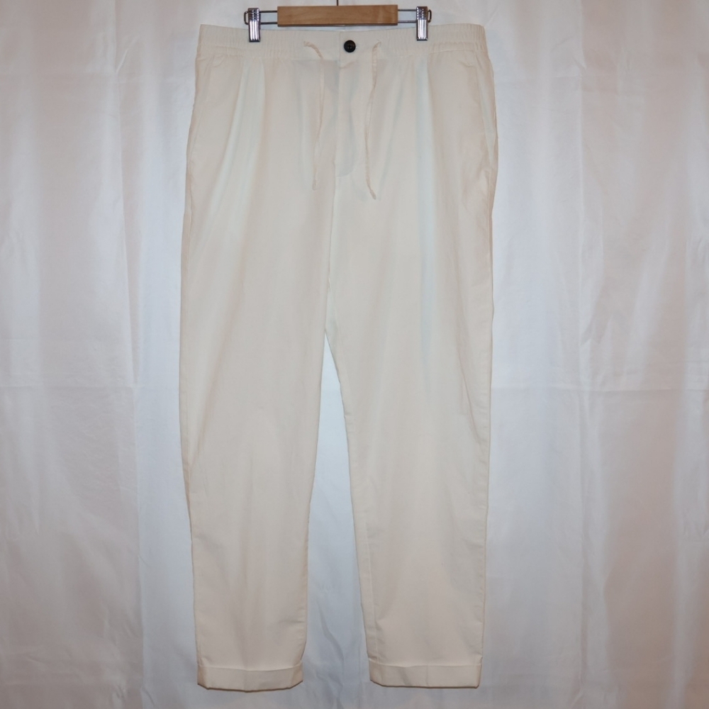 H&M White Regular Fit Standard Coupe, Tapered, & Cropped Pants. Large. NWT.